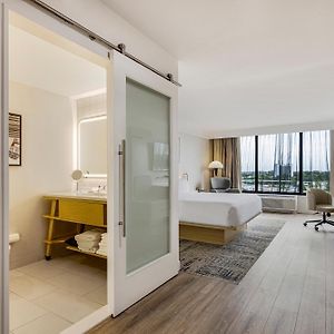 Premium Corner King Room